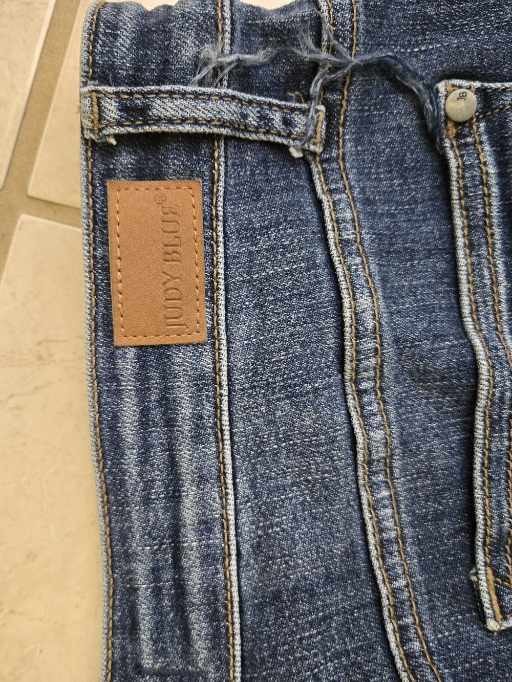 Judy Blue Dark Indigo Skinny Jeans with Subtle Distress Size 15/32 - Picture 6 of 6